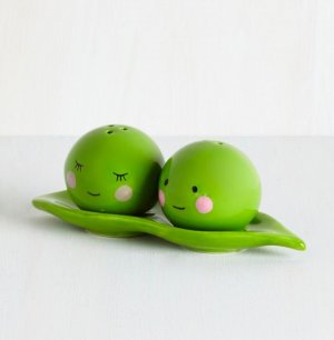 adorable-peas-salt-and-pepper-shakers-600x611[1].jpg