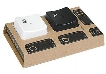 Keyboard-Salt-Pepper-Shakers.jpg