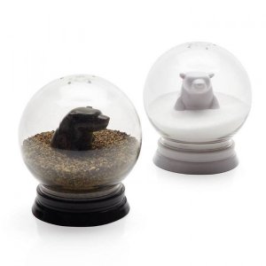 snow-globe-salt-and-pepper-shakers-600x600[1].jpg
