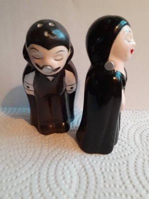 salt n pepper shacker2.jpg