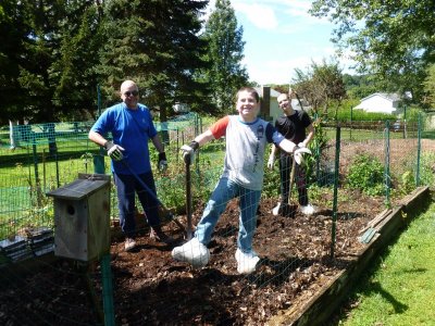 garden help 3.JPG garden help 3.JPG