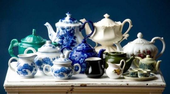 Antique-Teapots[1].jpg