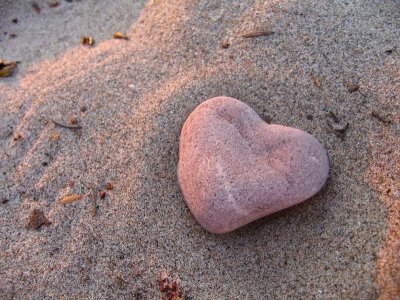 Heart-rock-on-the-sandy-beach-of-Centre-Island-Toronto-Islands[1].jpg