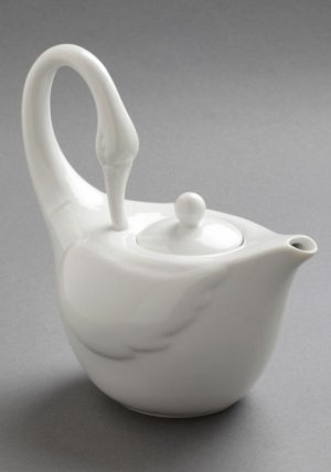 White-Swan-Teapot-600x857[1].jpg