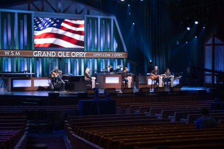 Craig-Morgan-Steven-Curtis-Chapman-Kellie-Pickler-COVID-by-Chris-Hollo-8401-5.23.20-750x500.jpg