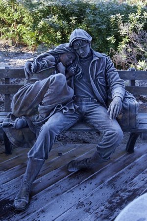 vancouver-departure-frosty-statue-2.jpg