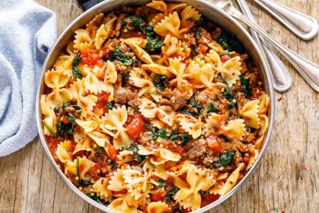 Tomato-Spinach-Sausage-Pasta[1].jpg