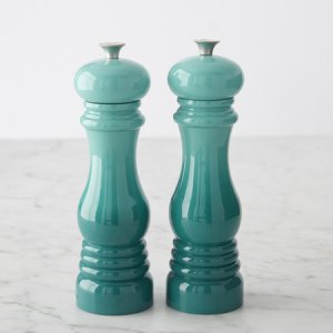 le-creuset-salt-pepper-mills-202038-0063-le-creuset-salt-pepper-mills-z.jpg