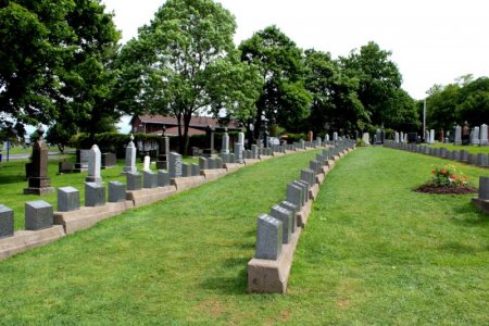 TitanicCemetery1.jpg