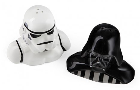 1b56_star_wars_salt_pepper_shakers.jpg