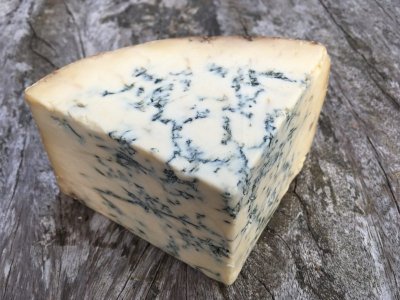 colston-bassett-blue-stilton-cheese.jpeg