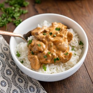 mushroom-stroganoff-12-735x735.jpg