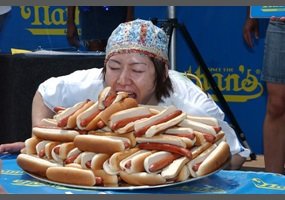 42f639bacea67f5f5ead3afbcc35-a-120-pound-woman-obliterates-the-world-record-for-eating-a-72-ou...jpg