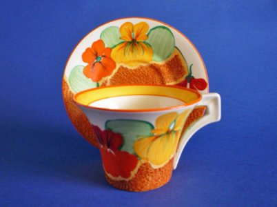 unusual-clarice-cliff-bizarre-nasturtium-daffodil-shape-tea-cup-and-saucer-c1933-2446-p.jpg