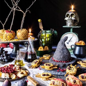 halloween-food-recipes-cheese-board-1591893477.jpg