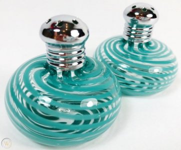 hand-blown-glass-salt-pepper-shaker_1_6b4f95e9a50c9e185dcd37756df0b1ca (1).jpg