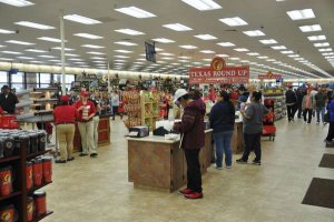 121714-ktrk-baytown-bucees-09.jpg