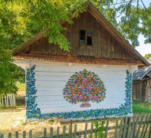 zalipie-poland-painted-village-flowers-3.jpg