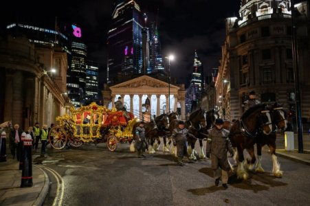 gold carriage.jpg