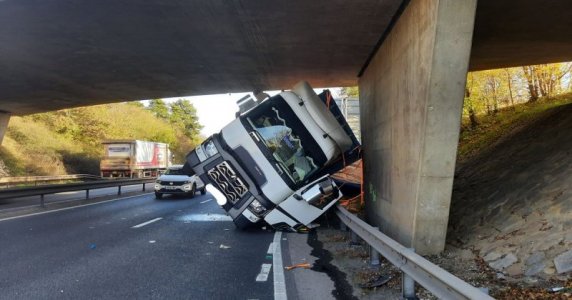 lulu truck & witch 004.JPG lulu truck & witch 004.JPG