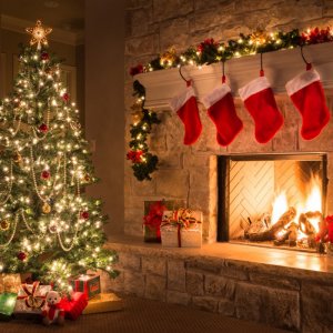 25-american-christmas-traditions-gettyimages-487756624.jpg