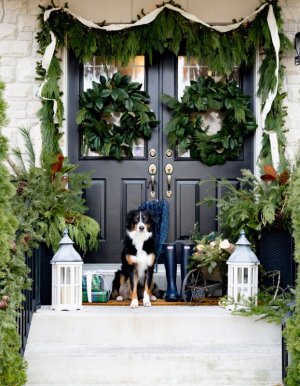 porch-christmas-decorating-idea-1535136540.jpg