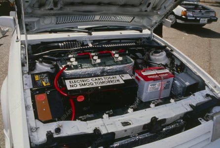 T6150133-View_under_the_bonnet_of_an_electric_car.jpg