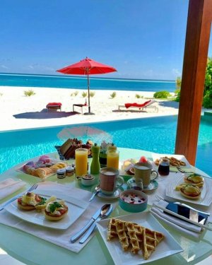 breakfast beach 2.jpg