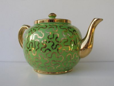 a87309c8ef64623464d75065a2ca0053--vintage-teapots-teacups.jpg