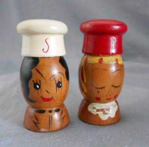 98f6cc10dd6824b6390189d80604e862--vintage-wood-salt-pepper-shakers.jpg