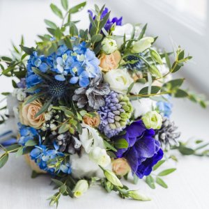 wedding-bouquet-of-white-and-pink-roses-584762628-19aa6e1d5bfe4813af8085391c41b0f5.jpg