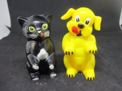 fantastic-mid-century-hard-plastic-cat-and-dog-salt-pepper-shakers-decor-collectible-display-t...jpg