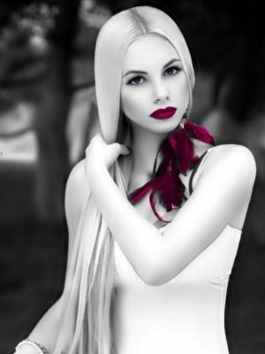 magenta lips.jpg