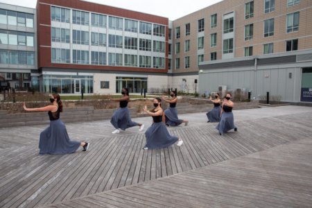 Dancers-on-Boardwalk-group-768x512.jpg