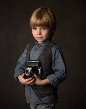 sharon_wallis_photography_fine_art_boy_with_camera_01.jpg
