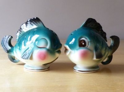 f6eb2355abb82ae142f55e8c168568c6--salt-and-pepper-salt-pepper-shakers.jpg