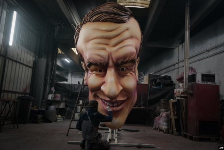 macron2.jpg