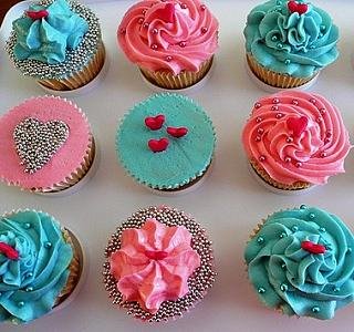foodart-valentinecupcakes.jpg