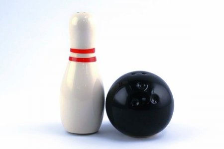 bowling-salt-and-pepper-shaker-600x400.jpeg