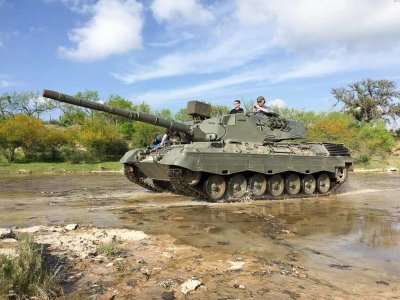 leopard-tank-driving-1024x768.jpg