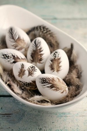 10-Feather-Easter-Eggs[1].jpg