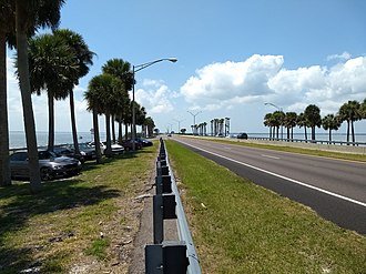 330px-Courtney_Cambell_Causeway_04.jpeg