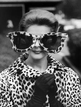 model-june-pickney-sporting-leopard-fur-coat-and-huge-leopard-fur-rimmed-sunglasses_u-l-p3ol1h0.jpg