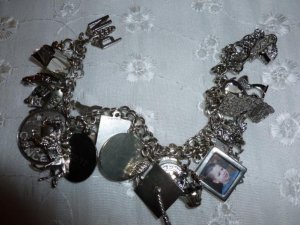 bracelet (800x600).jpg