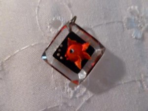 fish pin (800x600).jpg