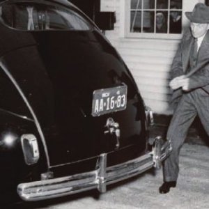Henry-Ford-demonstrated-his-hemp-car-on-impact-Ford-1940_Q320.jpg