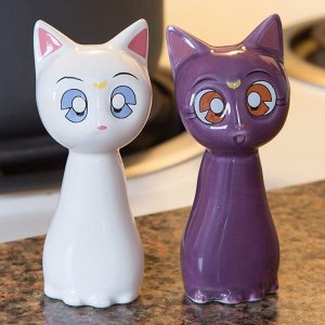 Sailor-Moon-Salt-And-Pepper-Shakers-600x600.jpg