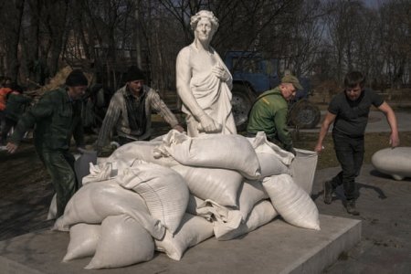 statue2.jpg
