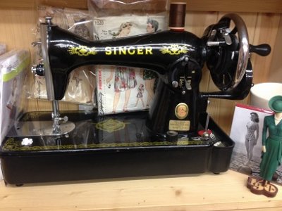 sewing machines 006.JPG
