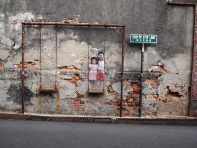 penang-street-art-brother-and-sister-on-swing-swingabroad.jpg